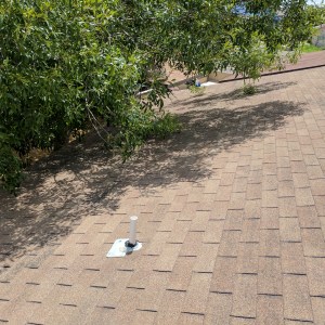 A view of a shingles roof before reroofing
